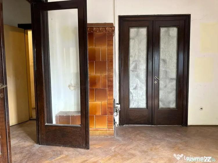 Casă cu 8 camere cu Teren 100 Mp în Alba Iulia