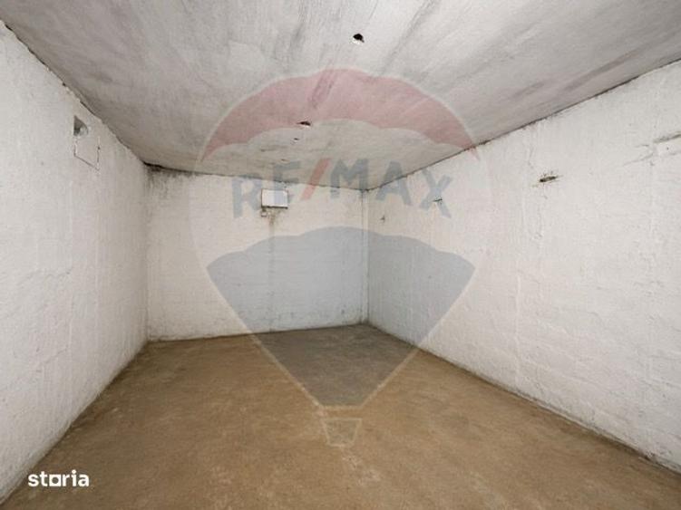 Apartament cu 4 camere decomandat în Noua
