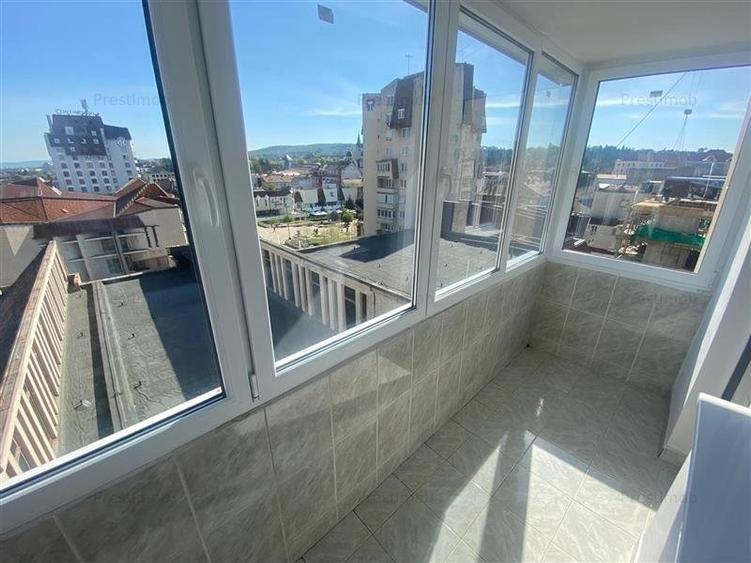 Apartament cu 4 camere decomandat în Central