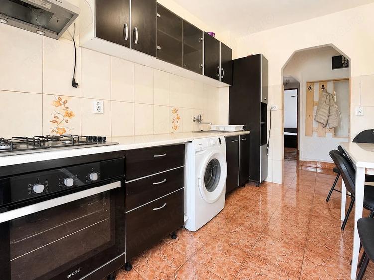 Apartament cu 3 camere decomandat în Lipovei