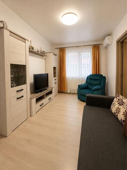 Apartament cu 2 camere semidecomandat, mobilat în Casa de Cultură