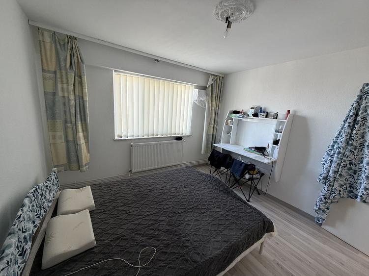 Apartament cu 3 camere decomandat în Casa de Cultură