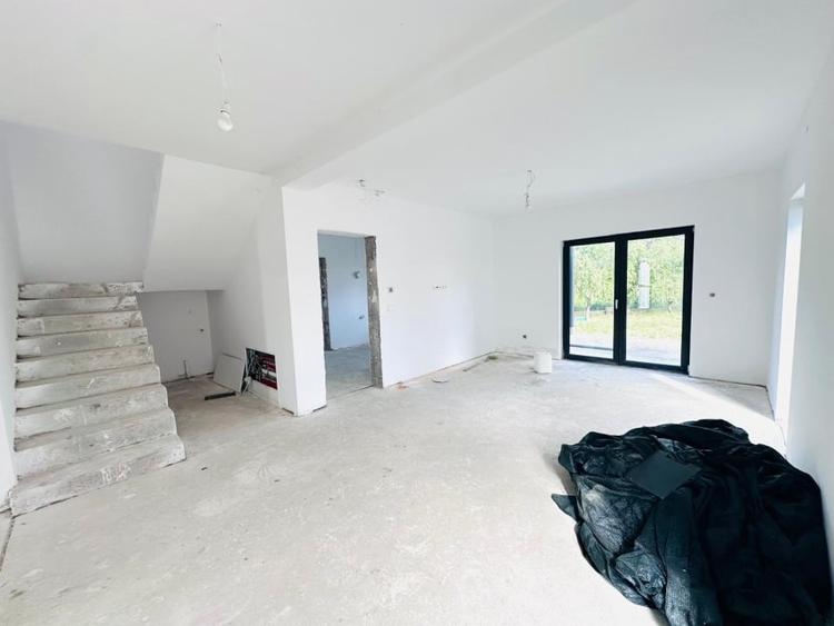 Duplex cu 5 camere cu Canalizare în Urseni