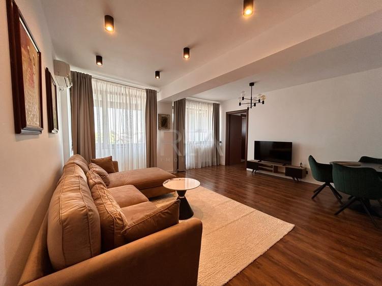 Apartament cu 3 camere nedecomandat, mobilat în Parcul Carol