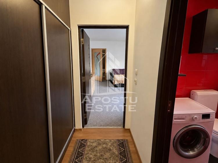Apartament cu 3 camere semidecomandat, mobilat în Girocului