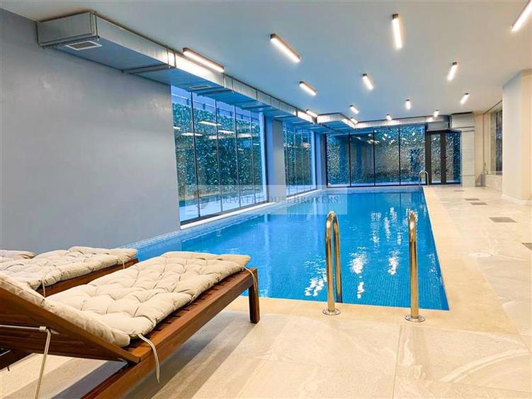 Apartament cu 3 camere semidecomandat, mobilat în Pipera