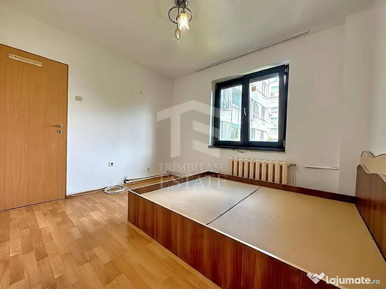 Apartament cu 3 camere semidecomandat în Sud