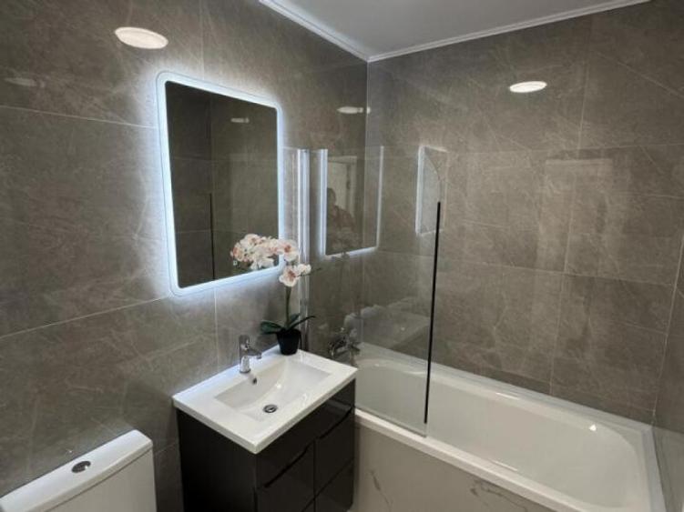 Apartament cu 2 camere, mobilat în P-ța Victoriei