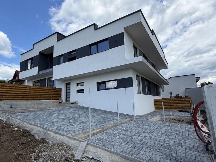 Apartament cu 3 camere în Petru Rareș