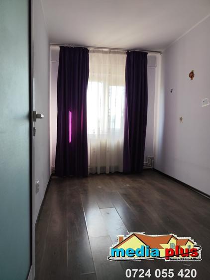 Apartament cu 3 camere decomandat în Micro 16