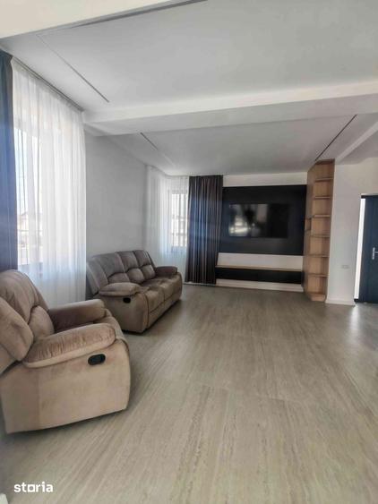 Casă cu 5 camere cu Teren 350 Mp în Bradu