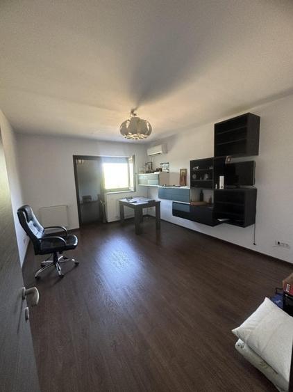 Casă individuală cu 5 camere cu Teren 2450 Mp în Rahova