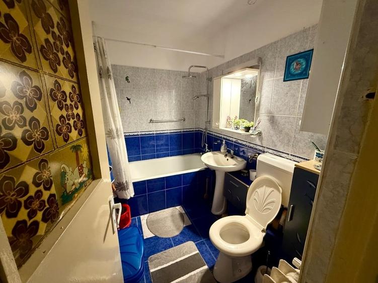 Apartament cu 3 camere decomandat în Lenin