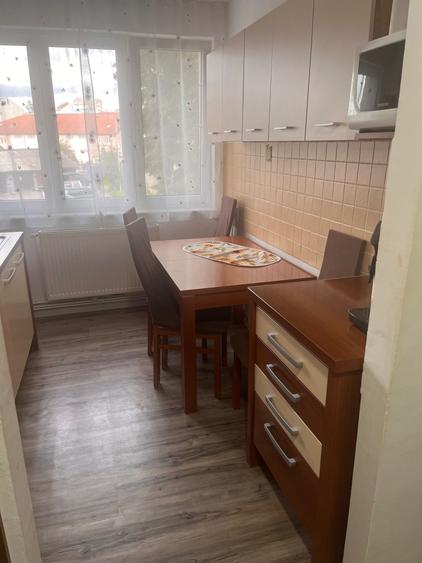 Apartament cu 2 camere decomandat, mobilat în Central