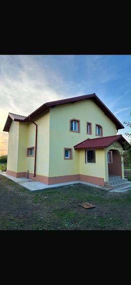 Casă cu 6 camere cu Canalizare în Curcani