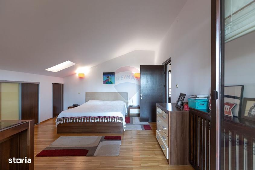 Casă cu 4 camere cu Teren 1617 Mp în Central