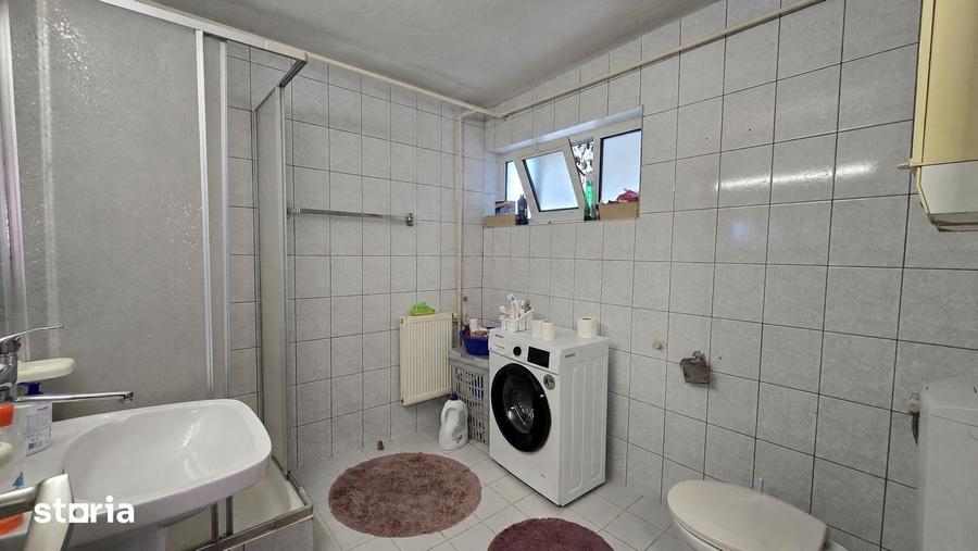 Casă cu 5 camere decomandat cu Teren 216 Mp în Central
