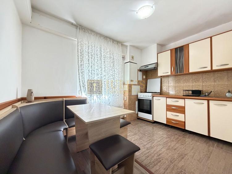 Apartament cu 3 camere decomandat, mobilat în Soarelui