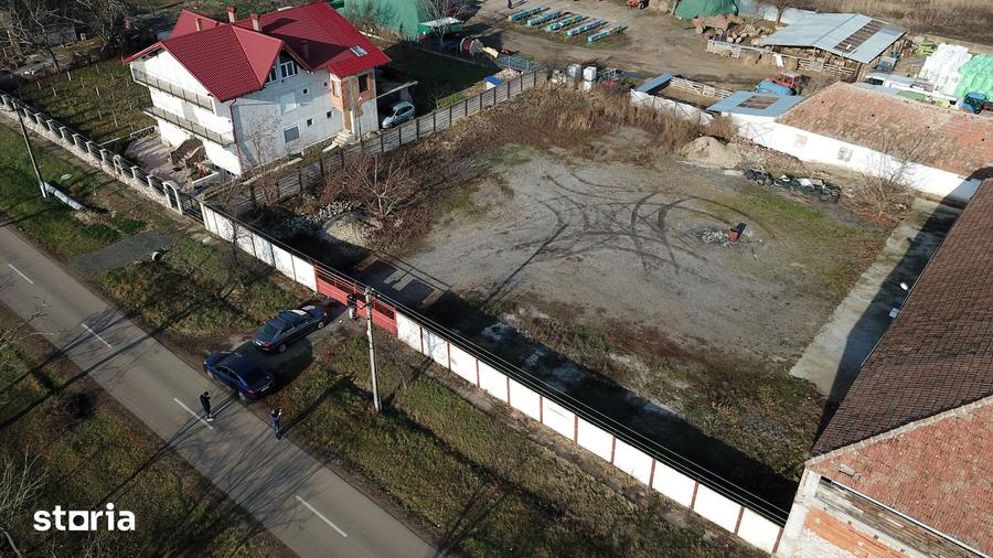 Teren de 3000 mp, în Orțișoara