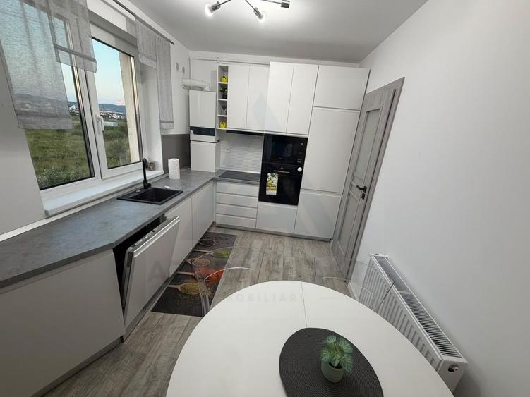 Apartament cu 3 camere decomandat, mobilat în Nord-Vest