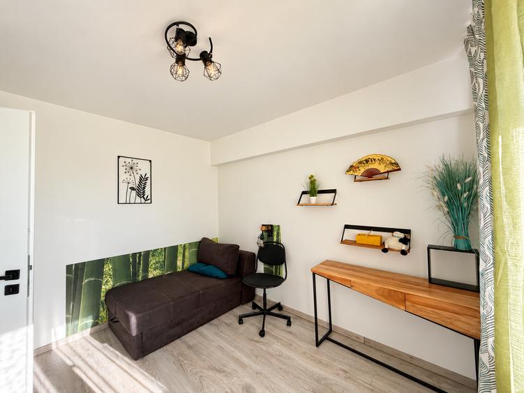 Apartament cu 3 camere semidecomandat în Băneasa