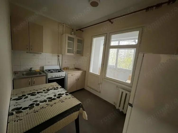 Garsonieră decomandată în Lunei