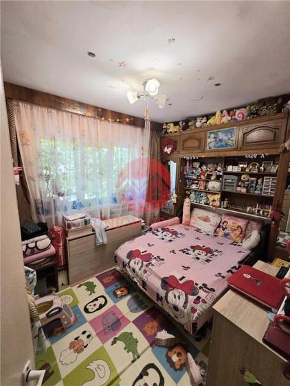 Apartament cu 3 camere decomandat în Est