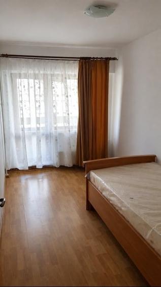 Apartament cu 3 camere decomandat, mobilat în Piața Unirii