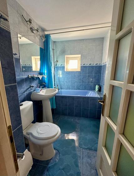 Apartament cu 3 camere decomandat, mobilat în Periferie