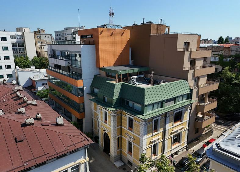 Birou, de 1,993 mp, în Universitate