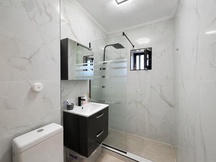 Apartament cu 2 camere semidecomandat în Berceni