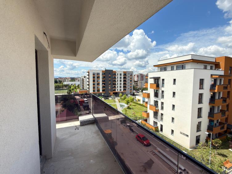 Apartament cu 3 camere decomandat în Între Lacuri
