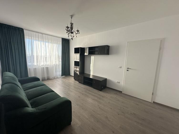 Apartament cu 2 camere decomandat în Tractorul