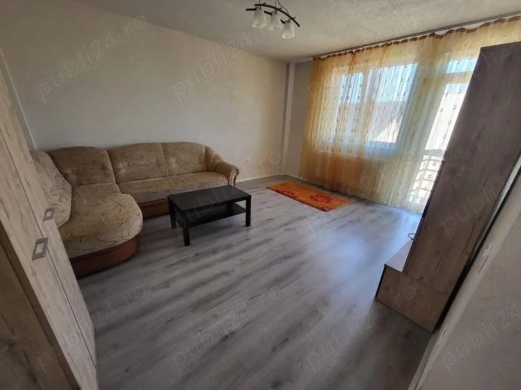 Garsonieră decomandată în Apărătorii Patriei