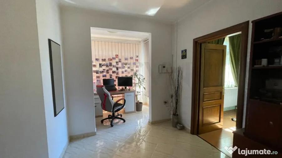 Casă cu 5 camere cu Teren 200 Mp în Dămăroaia
