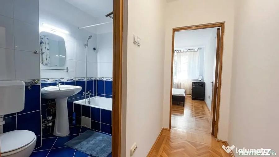 Apartament cu 3 camere semidecomandat în Grivița
