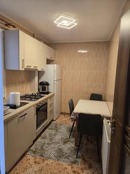 Apartament cu 2 camere decomandat, mobilat în Eroii Revoluției