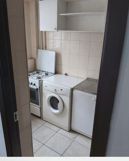 Garsonieră decomandată în Costin Georgian