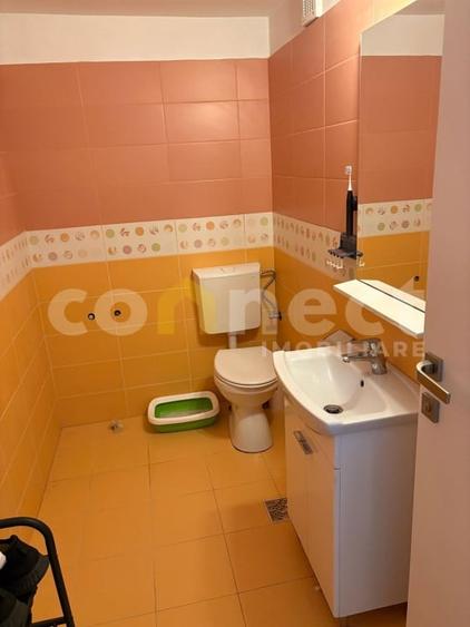 Casă cu 4 camere cu Canalizare în Central