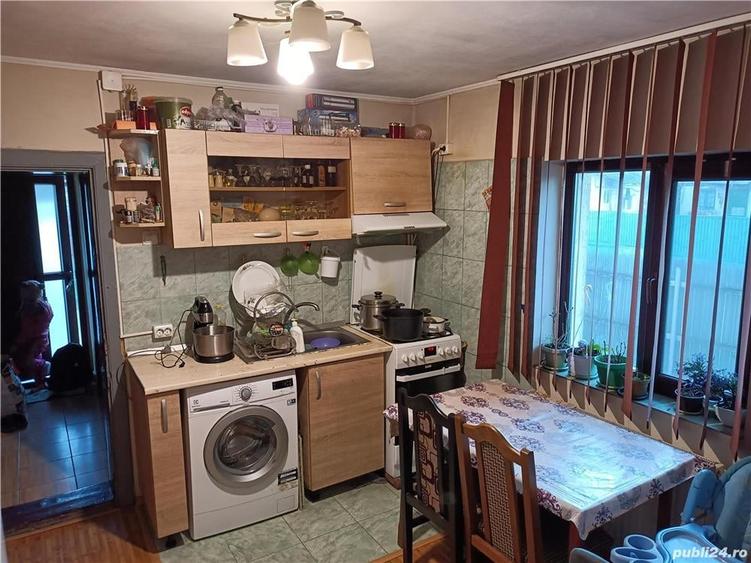 Casă cu 3 camere cu Teren 3000 Mp în Români