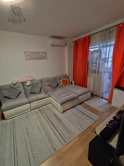 Apartament cu 4 camere semidecomandat, mobilat în Rahova