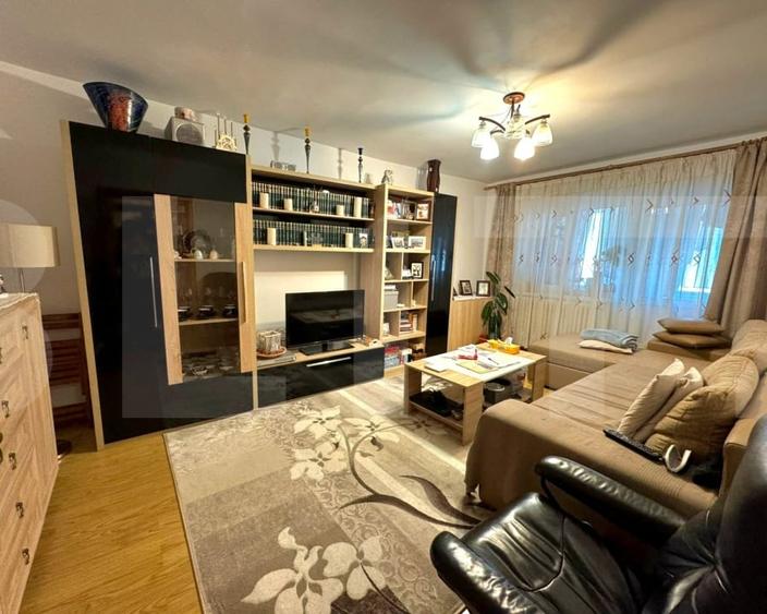 Apartament cu 6 camere decomandat în Central