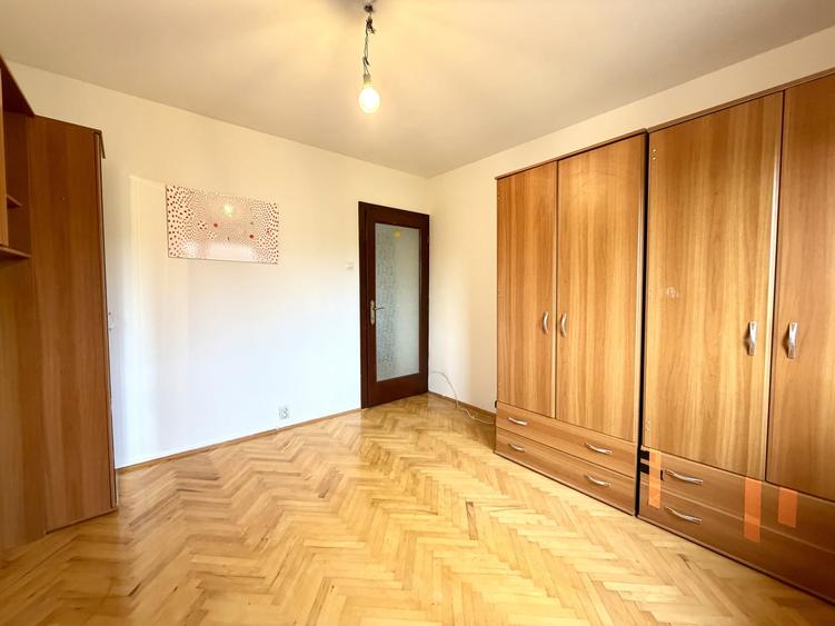 Apartament cu 2 camere semidecomandat, mobilat în Bucovina
