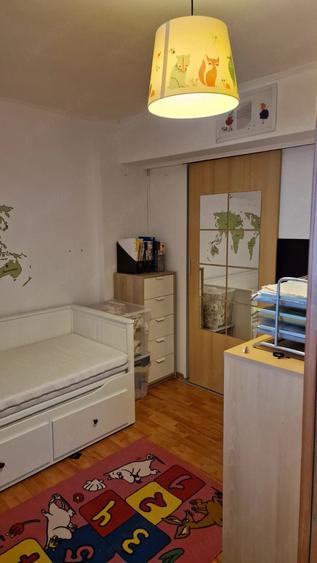 Apartament cu 2 camere semidecomandat, mobilat în Central