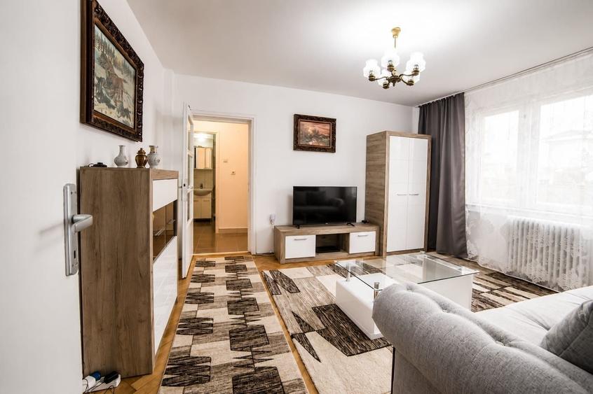 Apartament cu 3 camere decomandat în Medicină