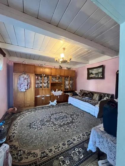 Casă cu 3 camere cu Teren 800 Mp în Siret
