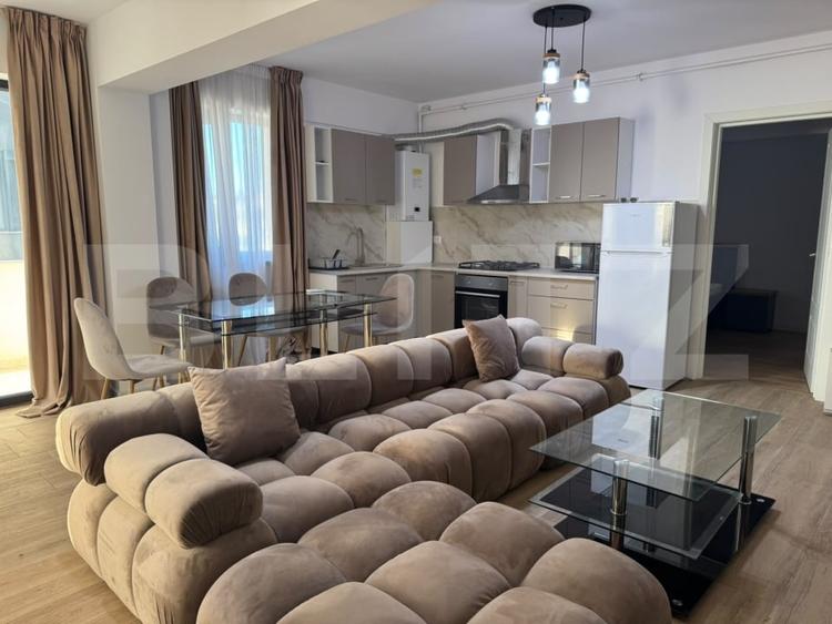 Apartament cu 3 camere decomandat, mobilat în Calea București