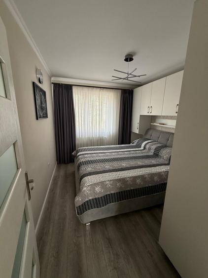 Apartament cu 4 camere semidecomandat, mobilat în Policlinica