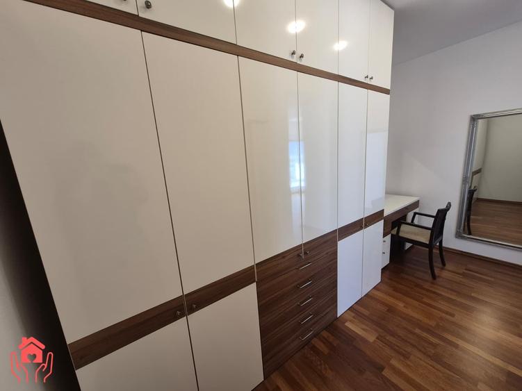 Apartament cu 4 camere decomandat, mobilat în Iancu Nicolae