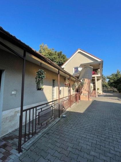Casă individuală cu 9 camere cu Garaj în Florești